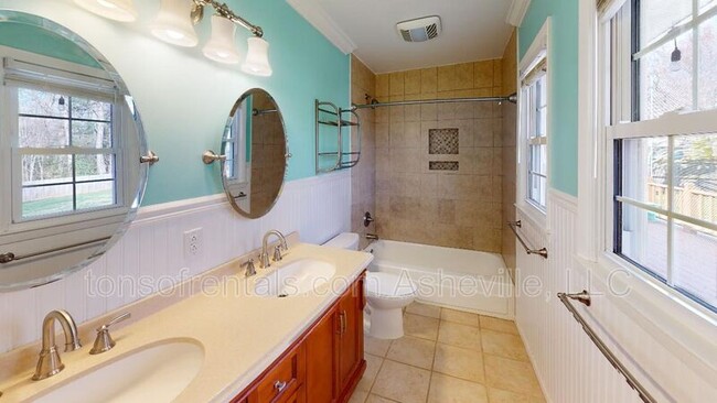 Building Photo - 107 Summerglen Dr