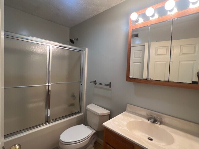 Building Photo - 336 Willey St