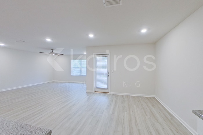 Building Photo - 301 Monarch Ln