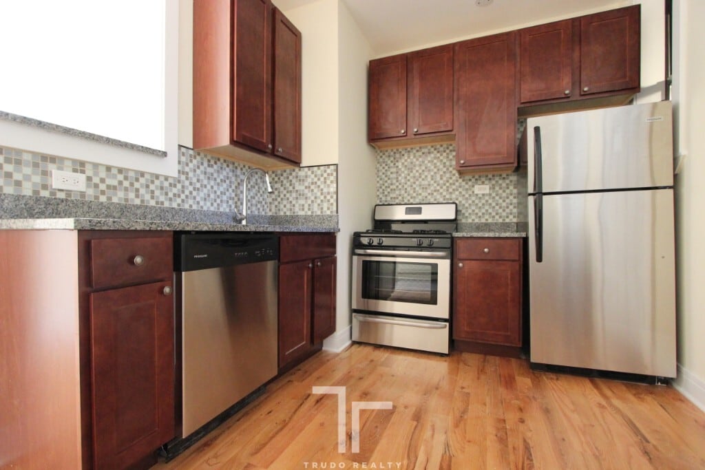 Building Photo - 4421 N Wolcott Ave