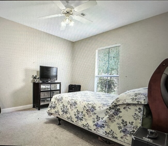 Building Photo - 25 Oak Tree Dr