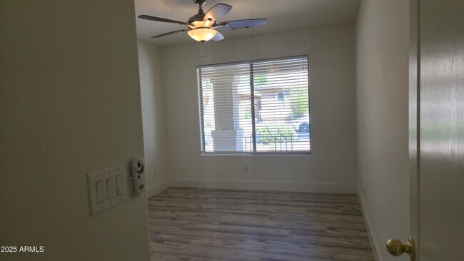 Building Photo - 16230 N 99th Way