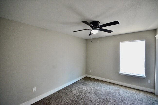 Building Photo - 4735 Redbud St