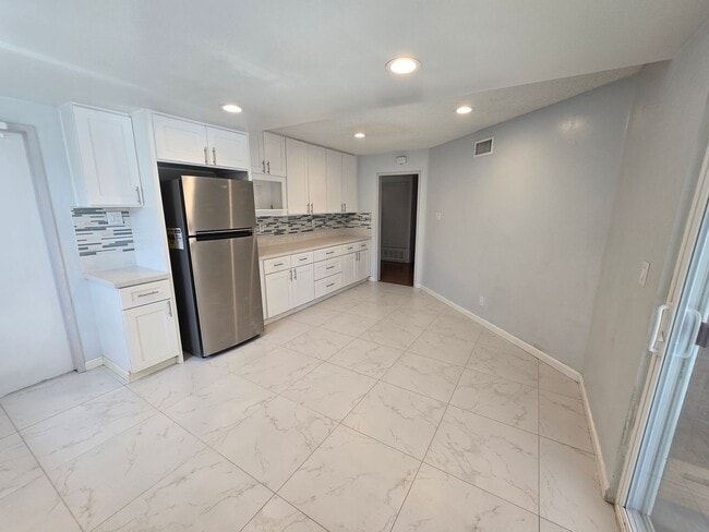 Building Photo - Beautiful 4 Bedroom Home