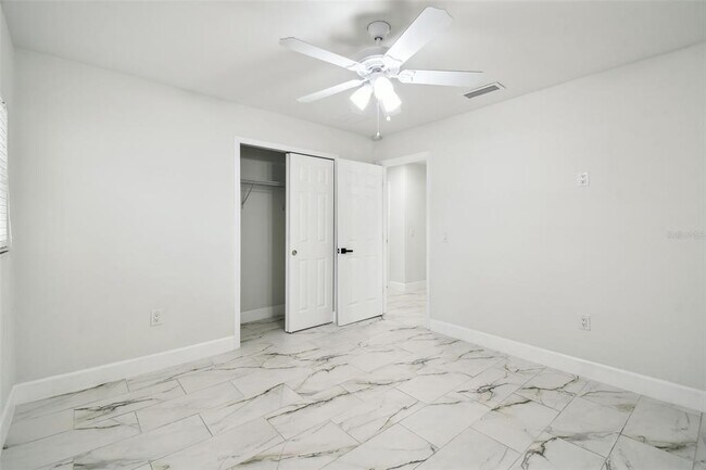 Building Photo - 4910 N Darby Ave