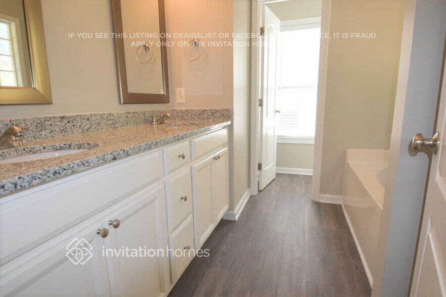 Building Photo - 3117 Groveshire Dr