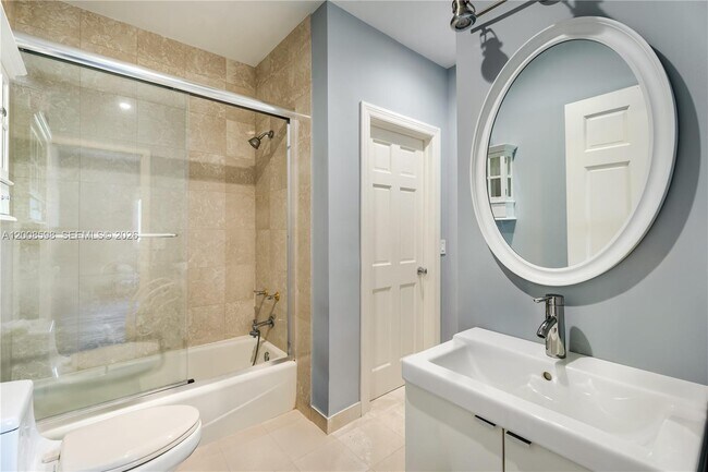 Building Photo - 13636 Deering Bay Dr