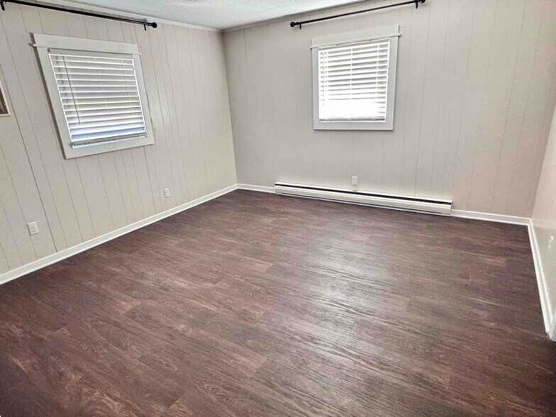 Building Photo - 3090 Brandon Rd