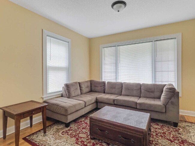 Building Photo - Gorgeous 3 BR FURNISHED Lower-Level Duplex