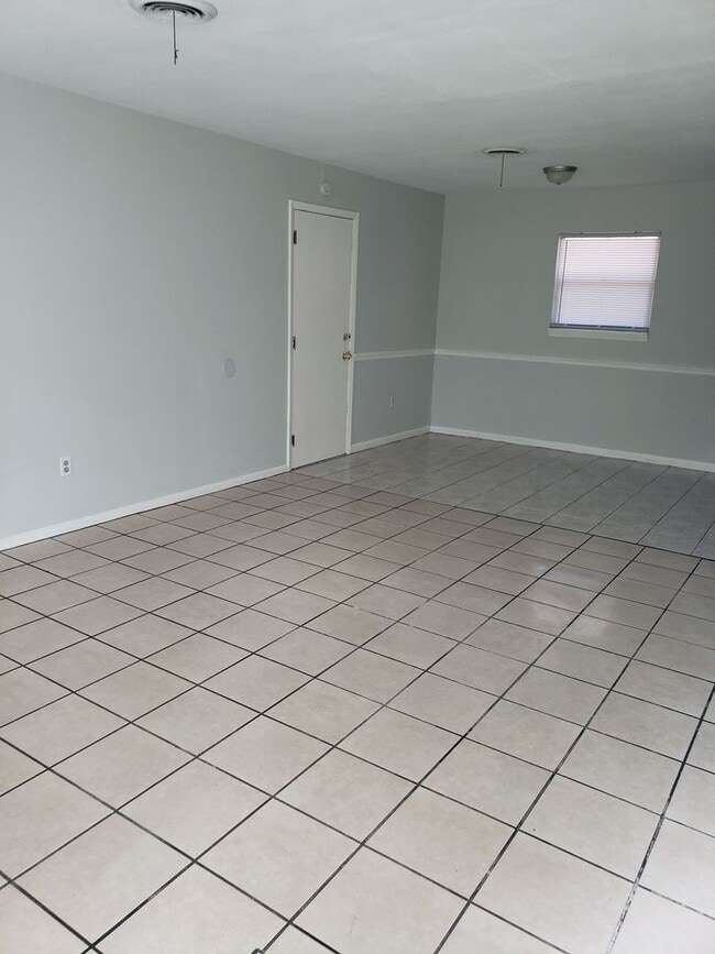 Building Photo - Cozy Home in North Milton