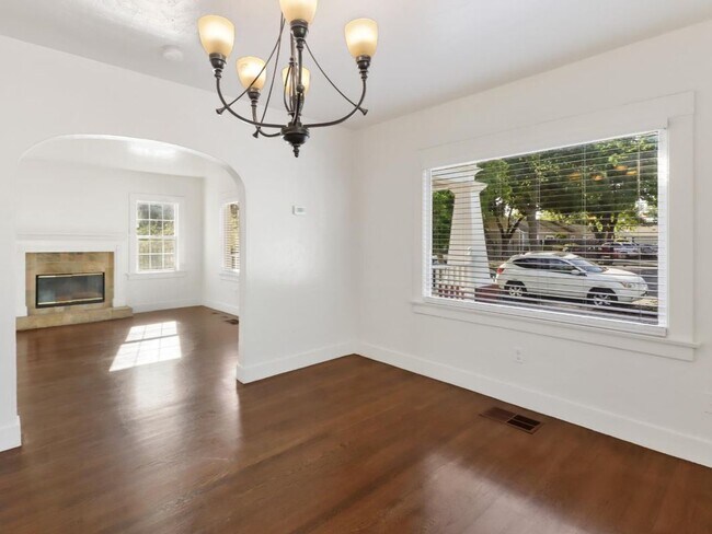 Building Photo - 1812 El Monte Ave