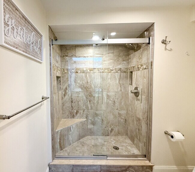 Building Photo - "Seaside Elegance: Fully Furnished 2-Bed, 2-Bath Condo with Granite Finishes & Guest Suite at Coc...