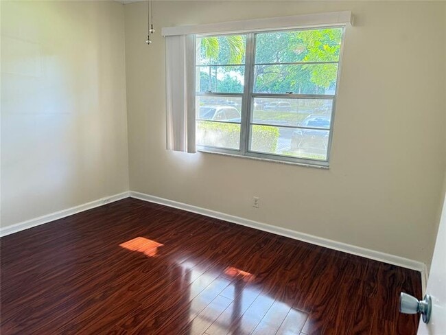 Building Photo - 701 SW 128th Ave