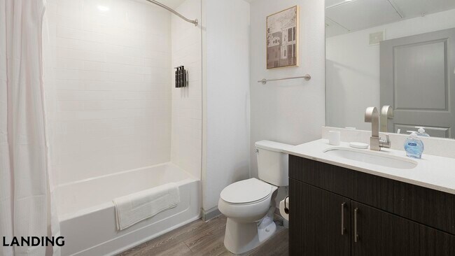 Building Photo - 1001 S Center St