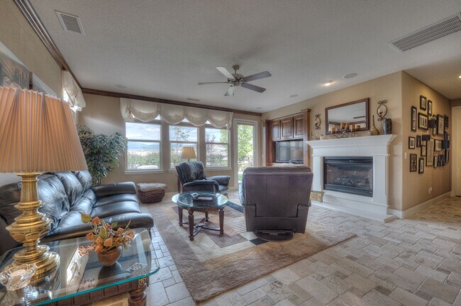 Building Photo - Beautiful former Meritage model home in the heart of Somersett. 4bed/3.5bath/3car 3764sf