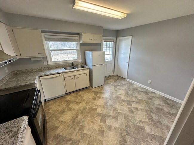 Building Photo - RED125/127