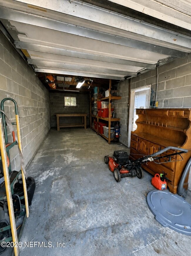 Building Photo - 2844 Cherokee Cir S