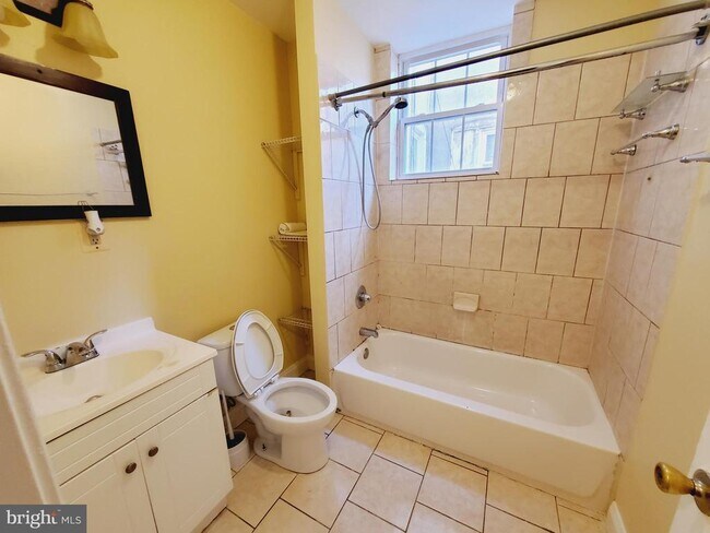 Building Photo - 1624 Gwynns Falls Pkwy