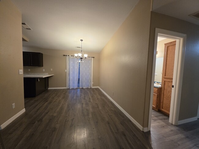 Building Photo - 303 Pinon Way