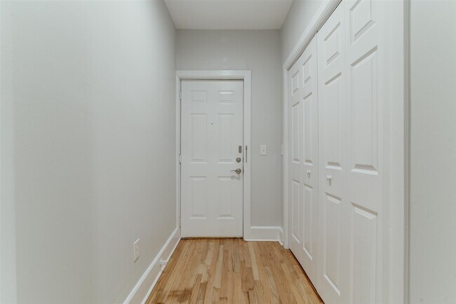 Building Photo - 465 Jersey Ave