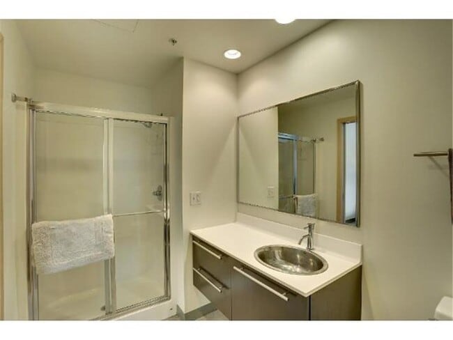 Building Photo - 700 N Washington Ave