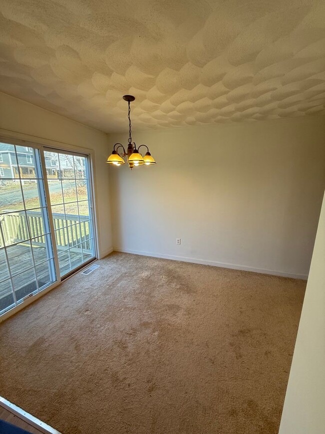 Building Photo - spacious three-bedroom townhouse!