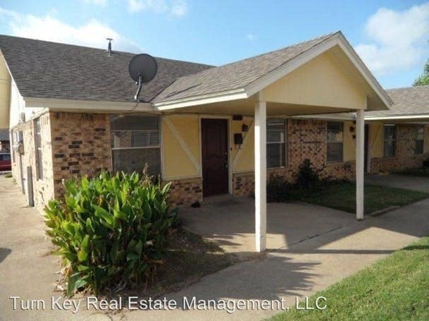 Primary Photo - AVAILABLE NOW. SINGLE-LEVEL, PET-FRIENDLY,...