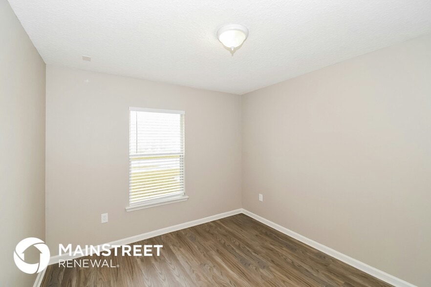 Building Photo - 11533 Brian Lakes Dr N