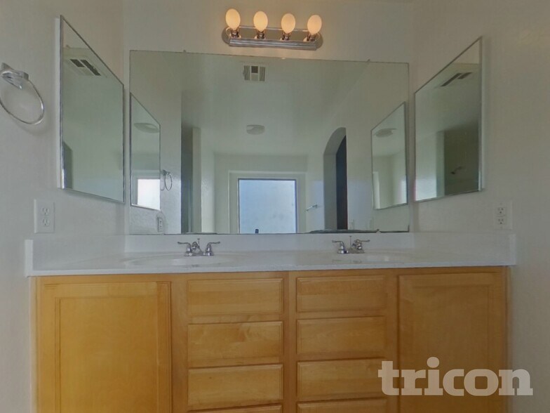 Building Photo - 25825 W Crown King Rd