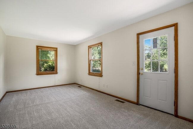 Building Photo - 34 Willow Brook Ln