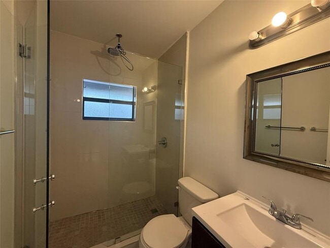 Building Photo - 1109 E Broward Blvd