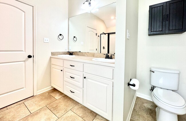 Building Photo - Move-In Ready 3 Bed, 2 Bath Home in Prairi...