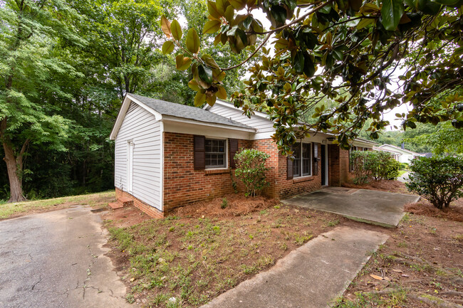 Building Photo - 4713 Belle Plaine Dr