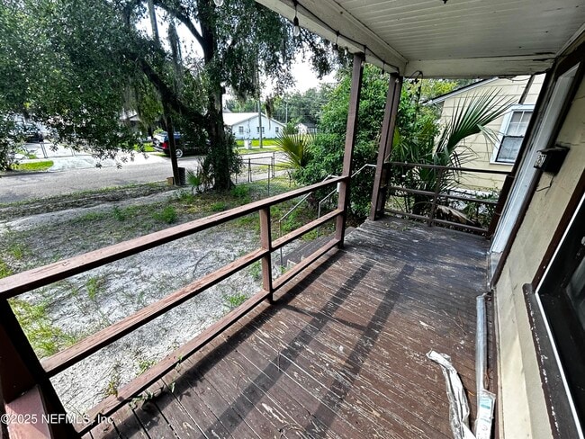 Building Photo - 2057 Brackland St