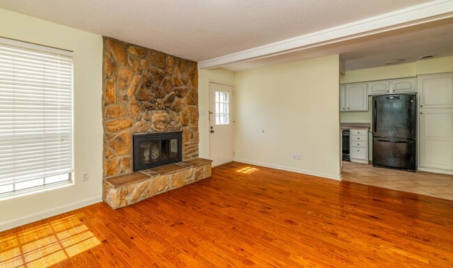 Building Photo - 7914 Gleason Dr NW