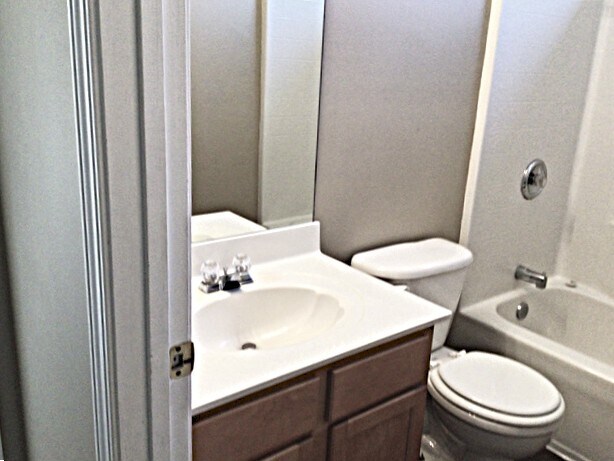 Building Photo - 5 Hessell Ct