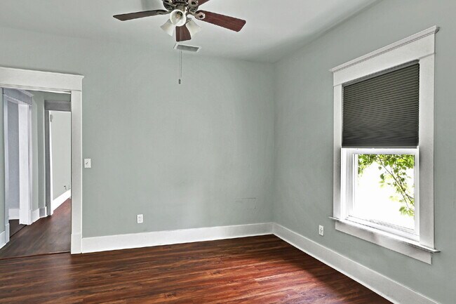 Building Photo - 4 bedroom 3 bath Springfield home