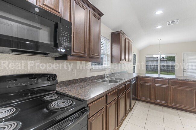 Building Photo - 2035 Karsen Ln