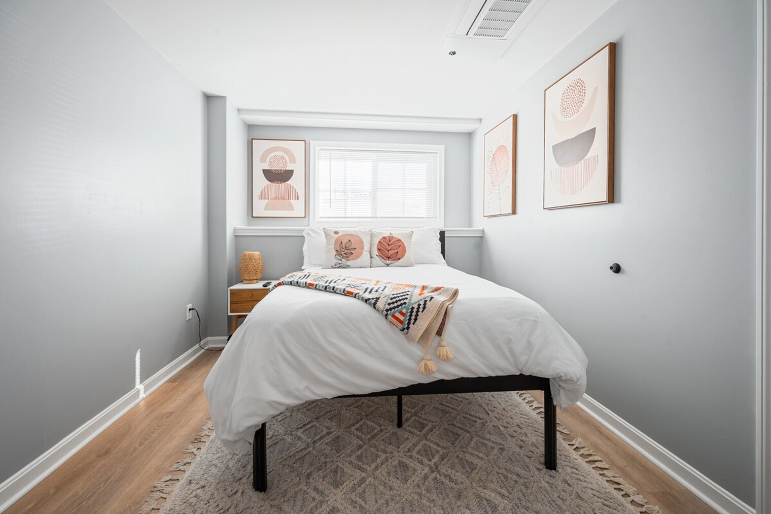 Building Photo - 81 Luna St