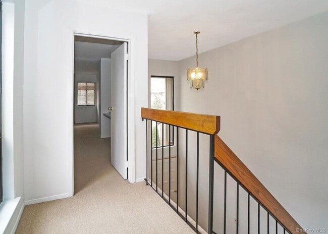 Building Photo - 277 Vista Dr