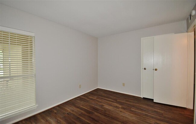 Building Photo - 83 Marabou Pl