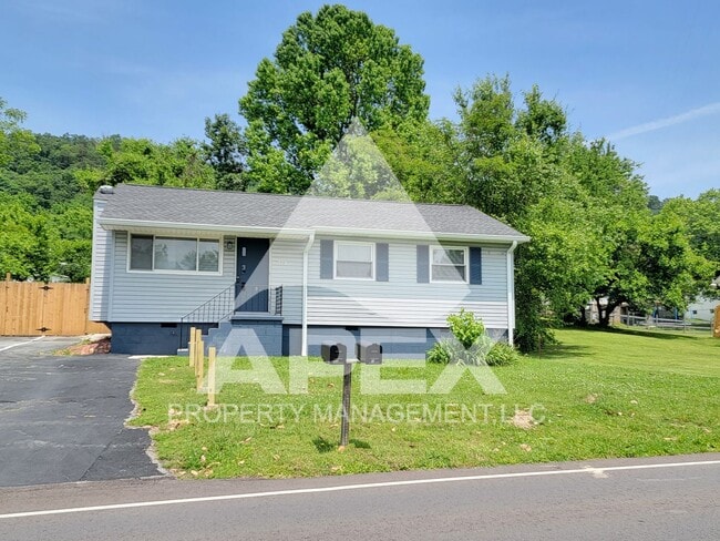 Building Photo - Renovated - 3 Bd 1 Ba Single Family home i...