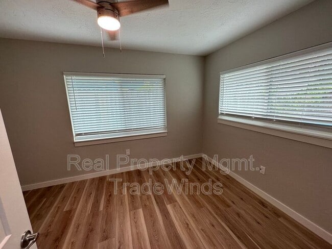 Building Photo - 1211 N Osceola Ave