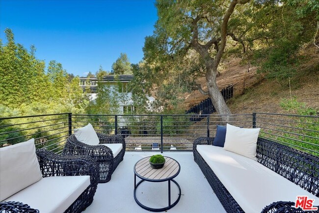 Building Photo - 2016 Stanley Hills Dr