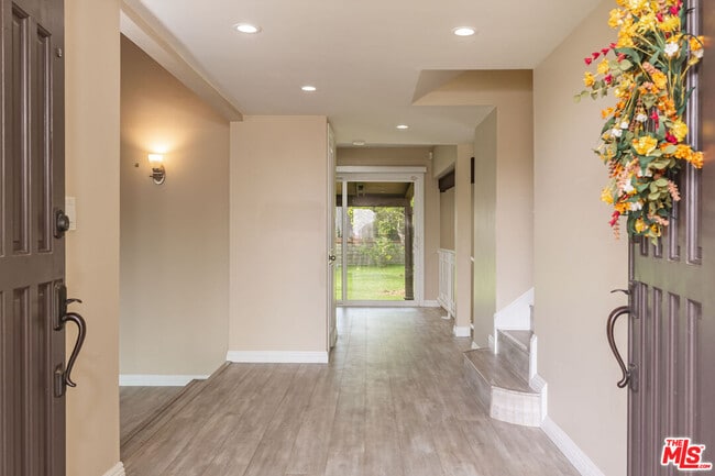 Building Photo - 6032 Sandbrook Dr