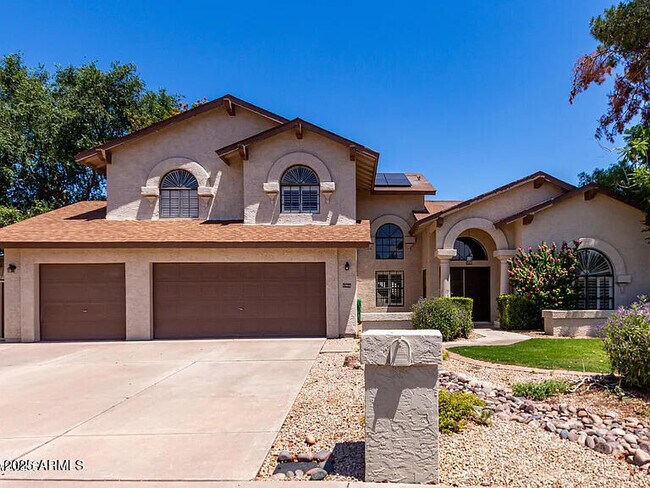 Primary Photo - 1966 E Calle De Arcos