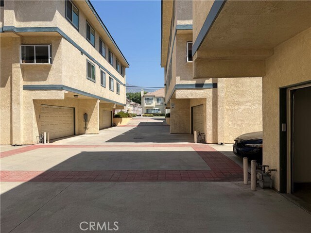 Building Photo - 406 E California Ave