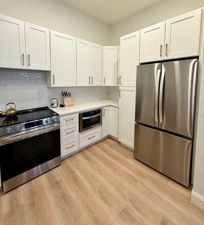 Building Photo - 716 Seagate Dr