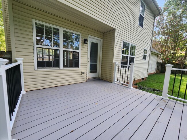 Building Photo - Move in Special--Half off 1st months rent!