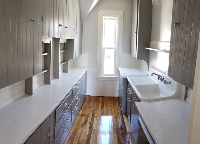 Building Photo - 32 Hevey St